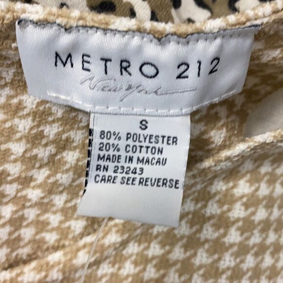 Houndstooth Button Back Tank Top - Picture 4 of 4